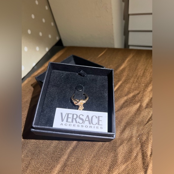 Versace Ring 5 1/2 - Rare, Authentic and in Great Condition - Picture 1 of 7